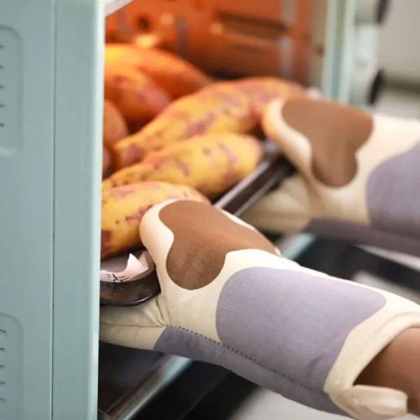 Cat Paws Oven Mitts - Image 3